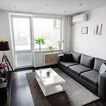 Ah Kuzmanyho Aircon Appartement *