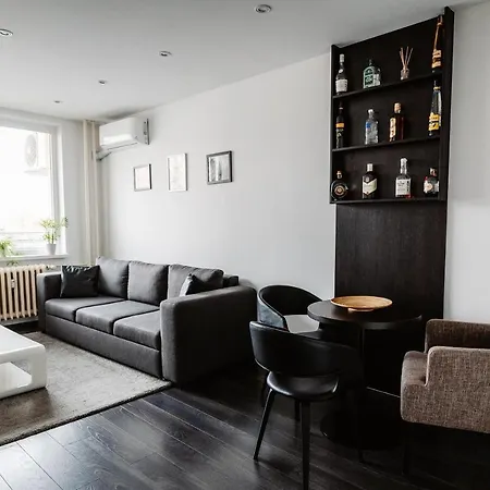 Ah Kuzmanyho Aircon Апартаменты *