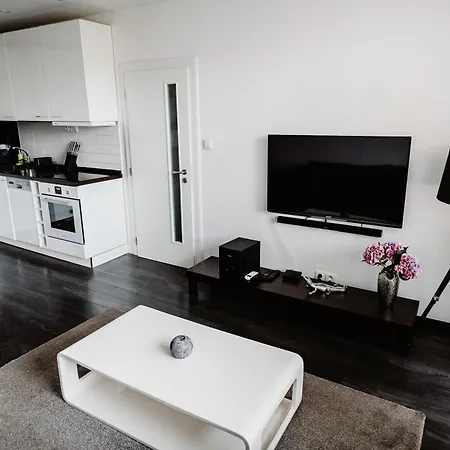 Ah Kuzmanyho Aircon Апартаменты *