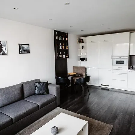 Ah Kuzmanyho Aircon Апартаменты *