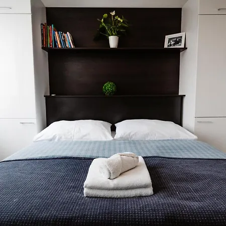 Ah Kuzmanyho Aircon Апартаменты