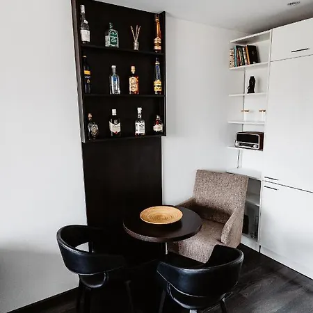 Ah Kuzmanyho Aircon Appartement *